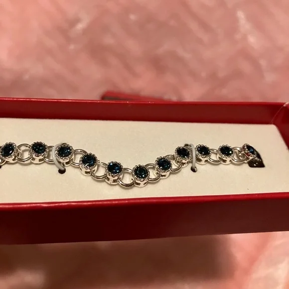 Avon tennis bracelet - Picture 6 of 8